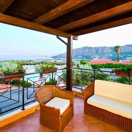 Aura Club Porto Rhoca * סקילצ'ה